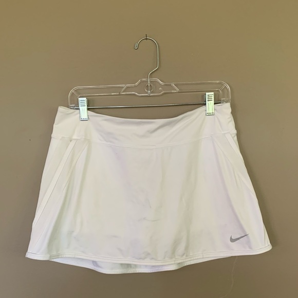 Nike white tennis skort size L